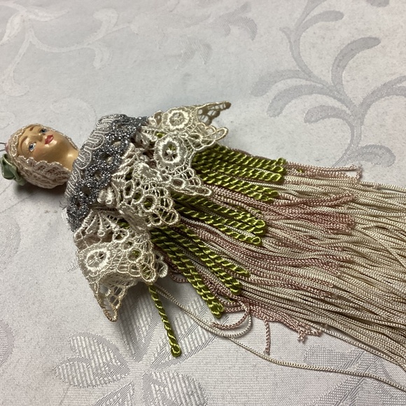 Ladies with Elegance VICTORIAN LADY. MUST SEE - Picture 7 of 9